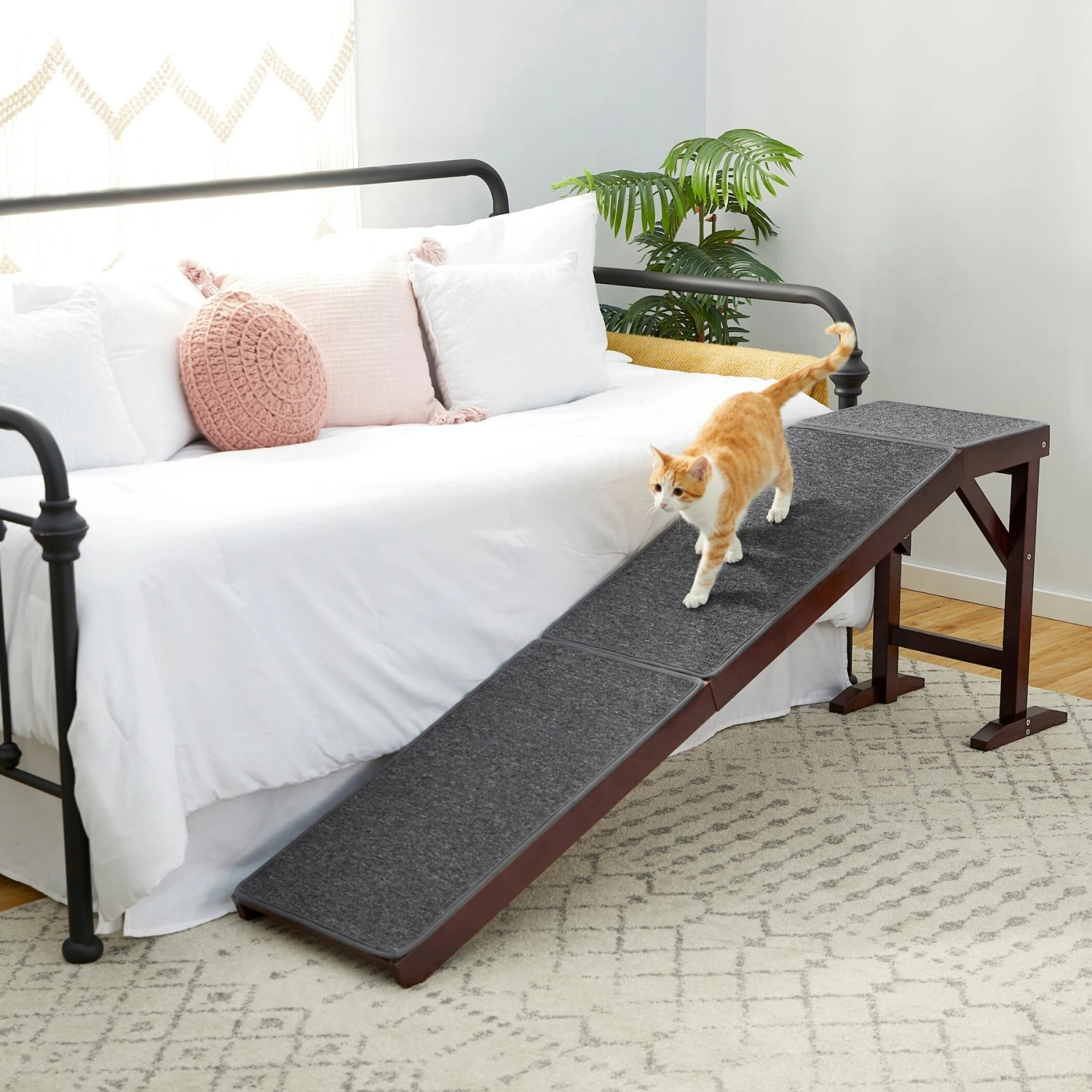 Frisco Deluxe Wooden Carpeted Cat & Dog Ramp - Image 3