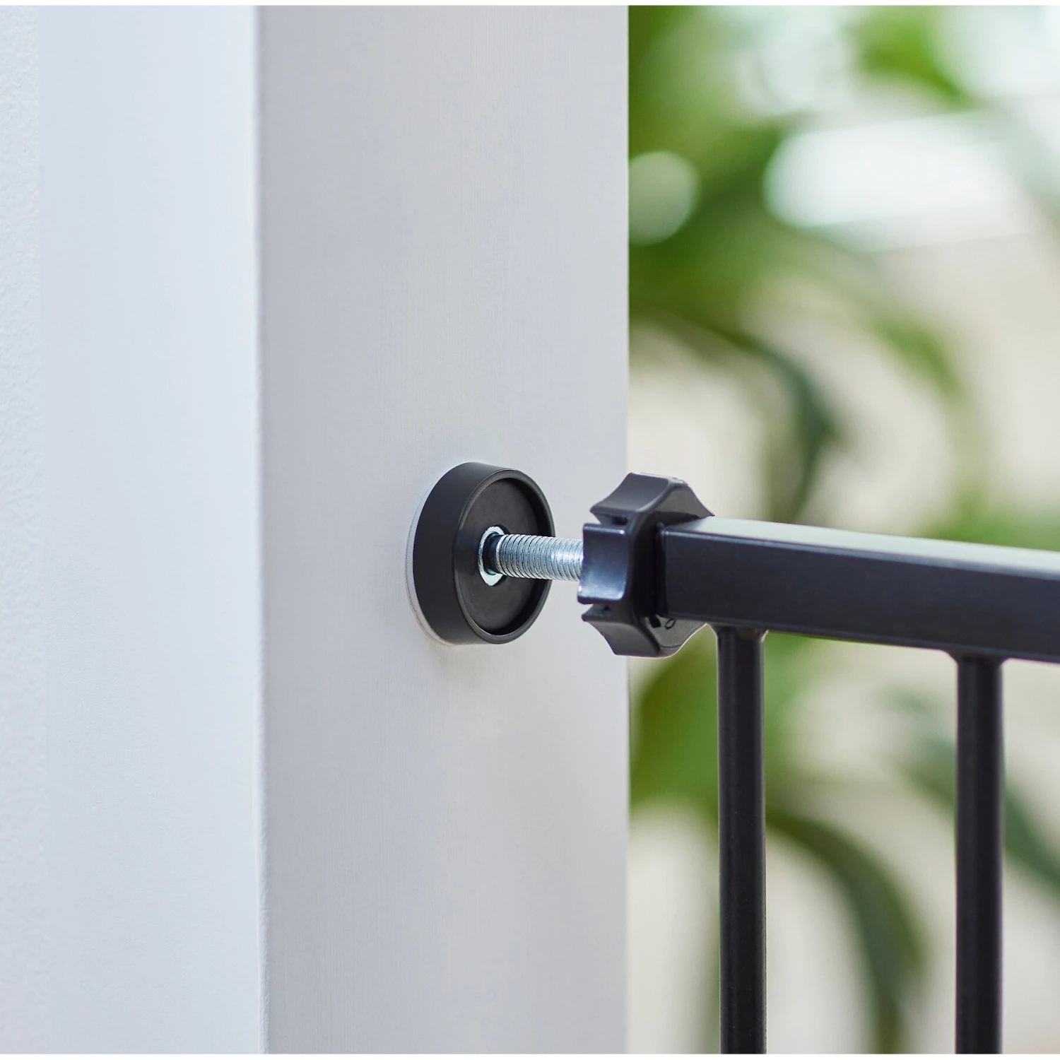 Frisco Metal Geometric Pattern Extra Wide Auto-close Dog Gate - Image 4